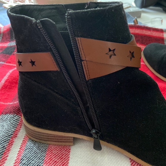 OLIVE STREET Ankle Bootie - Picture 6 of 9